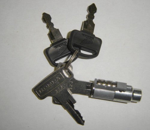 Ignition Switch Honda CB750K0-K1 OEM-hondanuts-Z50-CT70-QA50-SL70-XR75-parts-NOS-OEM-Honda